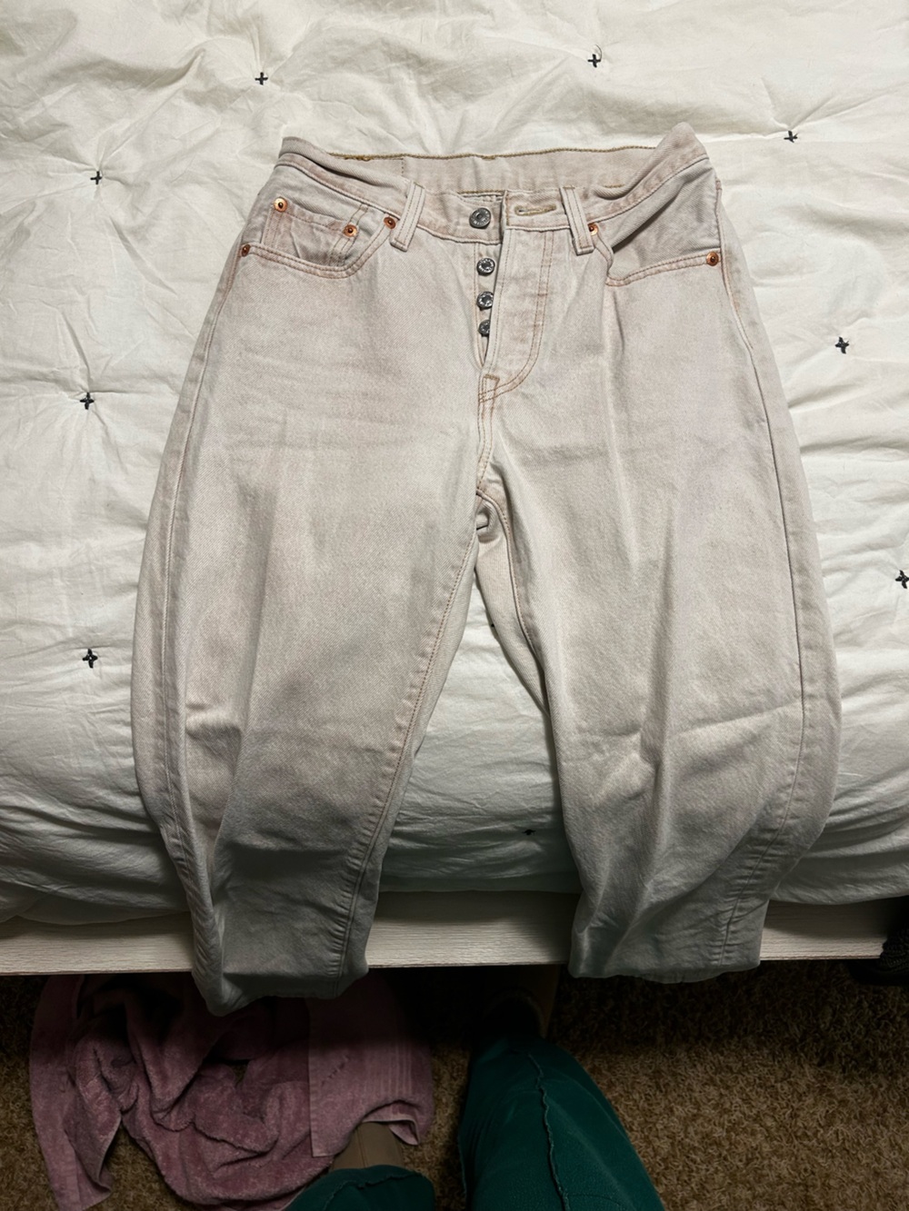 Levi's Women's Straight Leg Jeans in Light Cream
